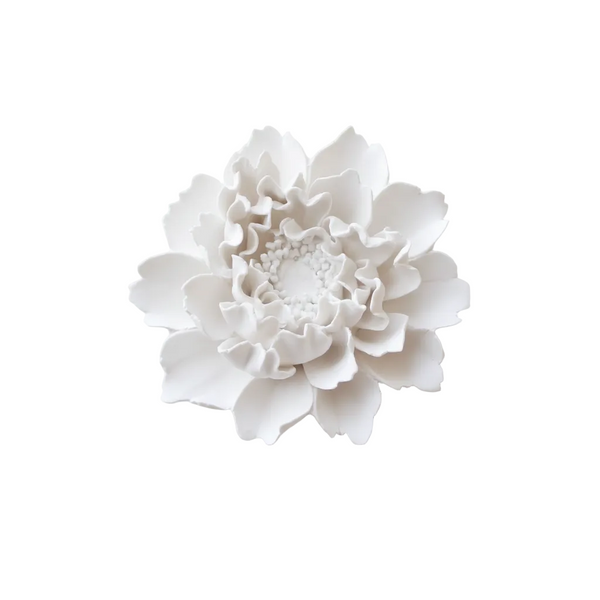 Cerâmica perfumada artesanal em formato de flor com pétalas finas e delicadas.