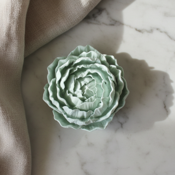 Flor de nenúfar de cerâmica perfumada artesanal para decoração de interiores.