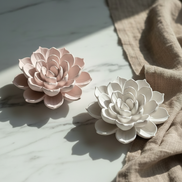 Flores de Lótus de cerâmica perfumada artesanal em cores pastel e aroma floral fresco.