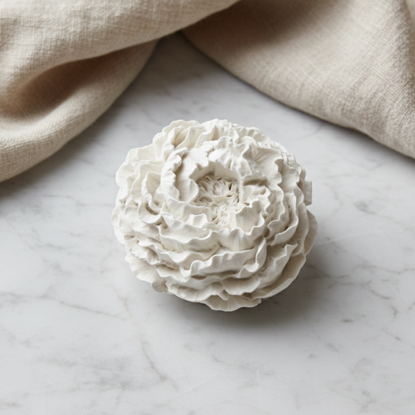 Cerâmica perfumada artesanal em formato de peónia média em cores pastel e aroma floral.