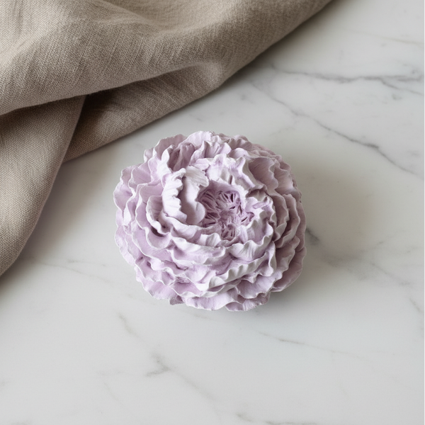 Cerâmica perfumada artesanal em formato de peónia média em cores pastel e aroma floral.