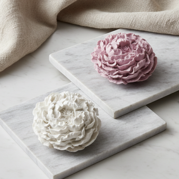Cerâmicas perfumadas artesanais em formato de peónia média em cores pastel e aroma floral.