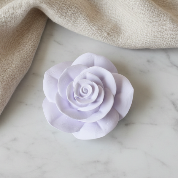 Rosa de cerâmica perfumada artesanal para decorar e perfumar interiores.