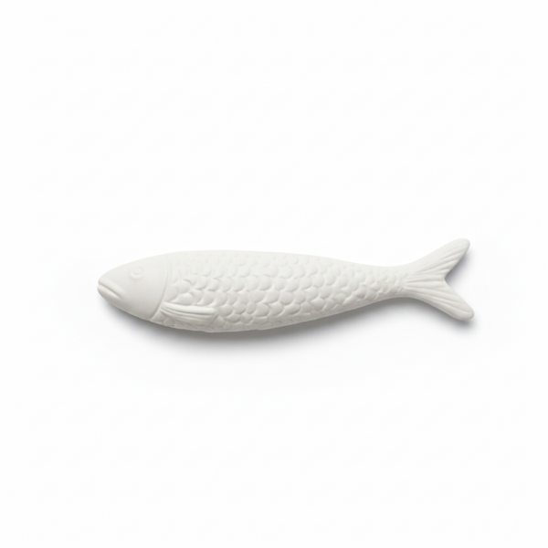 Sardinha de cerâmica perfumada da 44 com íman, em tons pastel, da coleção Alma Portuguesa.