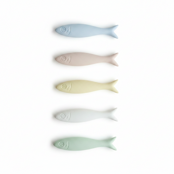 Mini sardinhas de cerâmica perfumada da 44, em tons pastel, da coleção Alma Portuguesa.