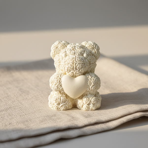 Urso de rosas pequeno com coração, de cerâmica perfumada, para decoração de interiores ou para oferecer.