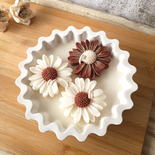 vela aromática floral; vela decorativa com flores; vela com margaridas; vela artesanal decorativa; vela aromática presente