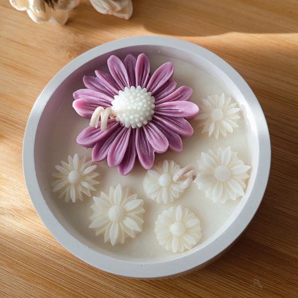 vela aromática decorativa; vela floral; vela bouquet de flores; vela com flores pastel; vela artesanal decorativa; vela aromática presente